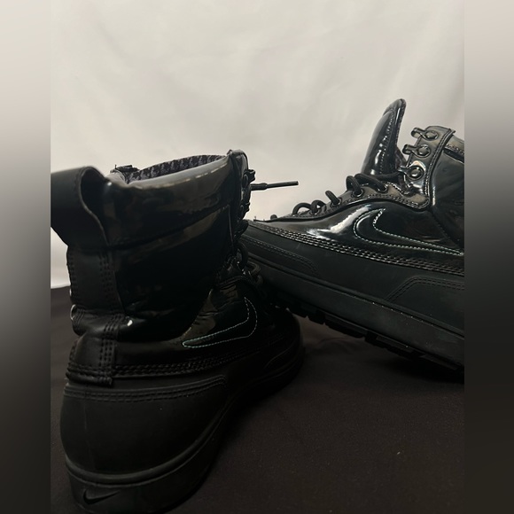 Nike high top weather boot sneaker - Picture 7 of 7